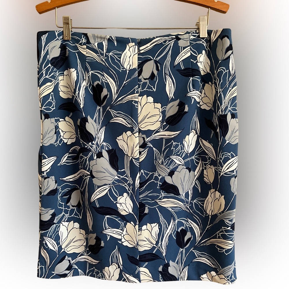 Banana Republic Navy/Cream Floral Pencil Skirt Knee-Length Casual